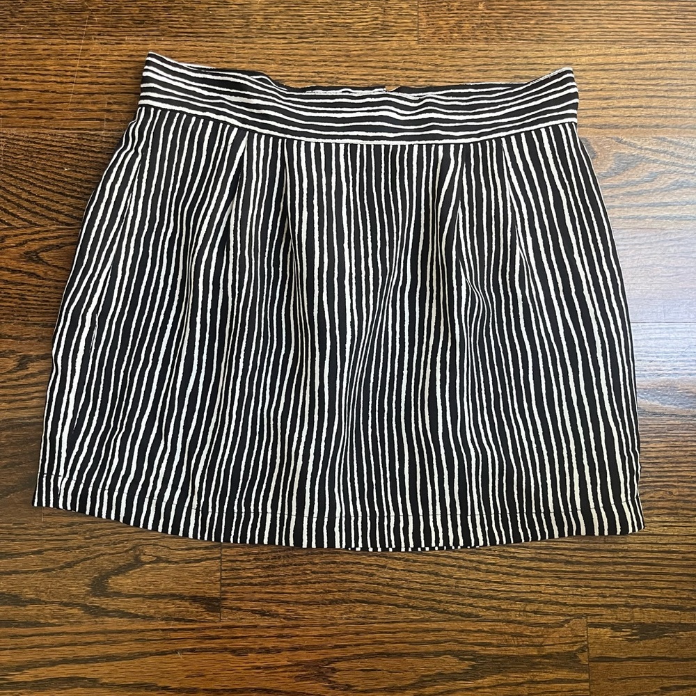 YAYA women’s mini skirt striped animal print sz. 10 black white